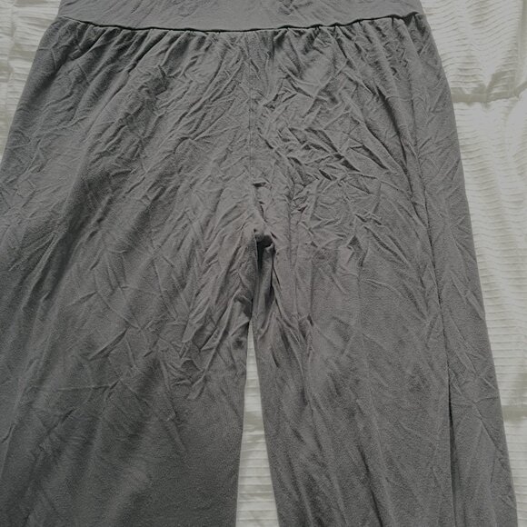 Black Lightweight Flowy Yoga Pants – Pre-owned - Picture 5 of 5